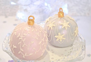 Cherie Kelly's Festive Bauble Cakes