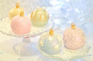 Cherie Kelly's Festive Bauble Cakes