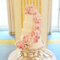 Fresh Flowers Roses Hydrangeas Sweet Pea Pink Wedding Cake at Mandarin Oriental Hyde Park Cherie Kelly cakes and flowers London